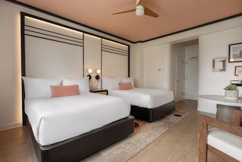 Premium Room, 1 Queen Bed, Partial Ocean View (Single Use)