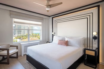 Deluxe Room, 1 King Bed, Partial Ocean View (Single Use)