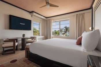 Premium Room, 1 Queen Bed, Partial Ocean View (Single Use)