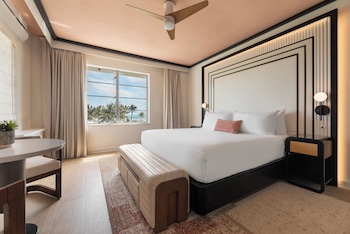 Deluxe Room, 1 King Bed (Single Use)