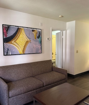 Deluxe Suite, 1 King Bed