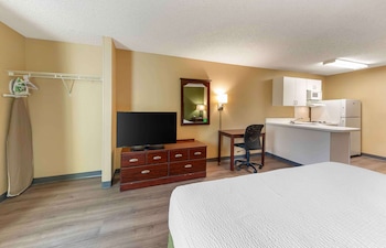 Studio, 1 King Bed, Non Smoking