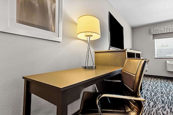 Standard Room, 2 Queen Beds, Non Smoking, Refrigerator