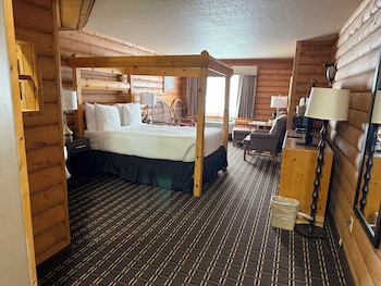 Standard Room, 1 Queen Bed, Non Smoking, Jetted Tub (Theme Room)