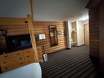 Standard Room, 1 Queen Bed, Non Smoking, Jetted Tub (Theme Room)