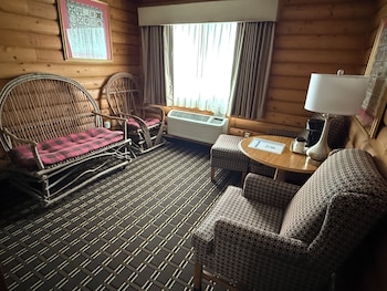 Standard Room, 1 Queen Bed, Non Smoking, Jetted Tub (Theme Room)