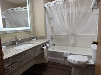 Standard Room, 1 Queen Bed, Non Smoking, Jetted Tub