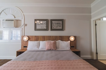 Standard Room, 1 King Bed