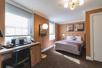 Standard Room, 1 Queen Bed