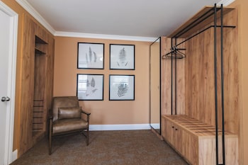 Standard Room, 1 Queen Bed