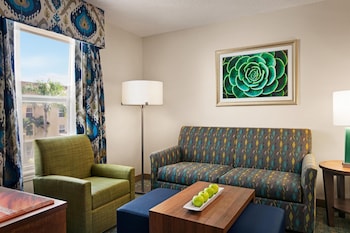 Suite, 1 King Bed, Pool View