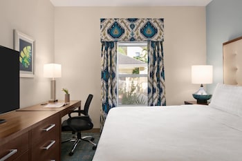 One King Bed, Pool View, Non-Smoking