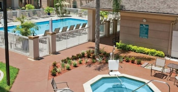 One King Bed, Pool View, Non-Smoking