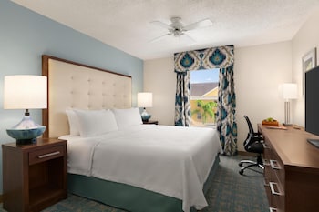 Suite, 1 King Bed, Pool View