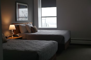 Deluxe Room, 2 Queen Beds (Front Facing)
