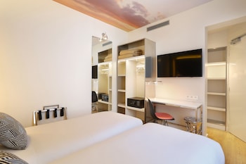 Club Twin Room