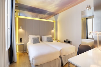 Club Twin Room