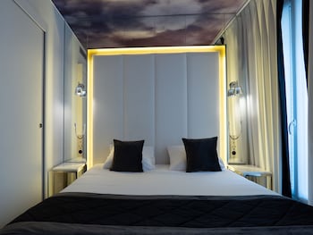Family Room, Connecting Rooms