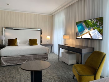 Junior Suite (Garden and pool view)