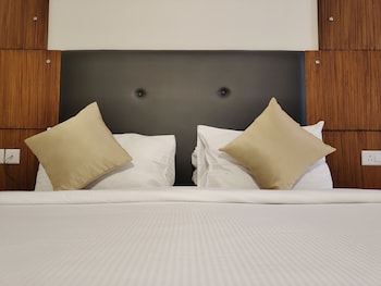 Deluxe Room, 1 King Bed