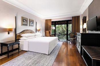 Junior Room, 1 King Bed, Balcony, Pool View