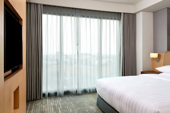 Suite, 1 Bedroom, Smoking, City View