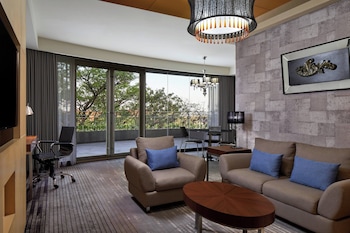 Presidential Suite, 1 Bedroom, Smoking, City View (Balcony)
