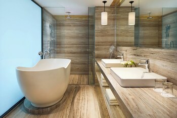 Signature Suite, 1 Bedroom, Smoking, City View