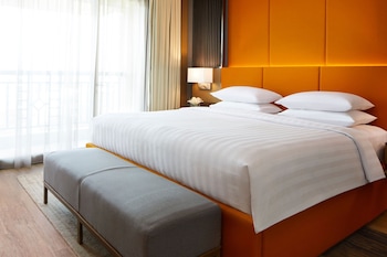 Signature Suite, 1 Bedroom, Smoking, City View