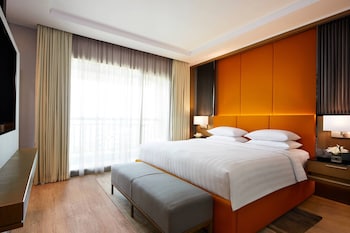 Signature Suite, 1 Bedroom, Smoking, City View