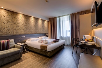 Executive Room, 1 King Bed, Non Smoking (Larger Room)