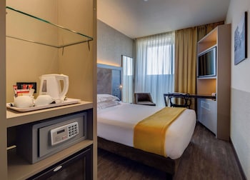 Standard Room, 1 Double Bed, Non Smoking (French Size Bed 140 Cm)