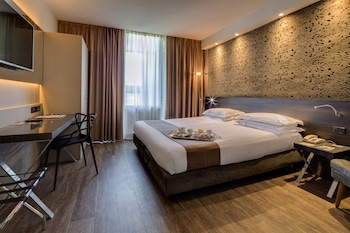 Executive Room, 1 King Bed, Non Smoking (Larger Room)