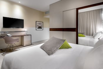 Design Room, 1 King Bed, City View