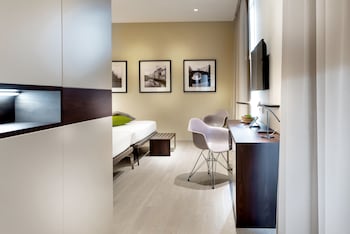 Design Room, 1 King Bed, City View