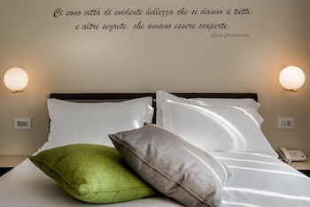 Design Room, 1 King Bed, City View