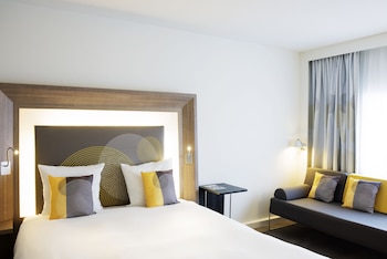 Executive Room, 1 Double Bed with Sofa bed (Deluxe)