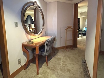 Grand Corner Suite Bay View, Non-Smoking 92.6sqm
