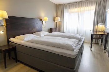 Standard Room, 1 Queen Bed