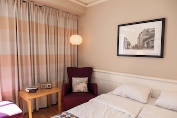 Double Room (Compact)