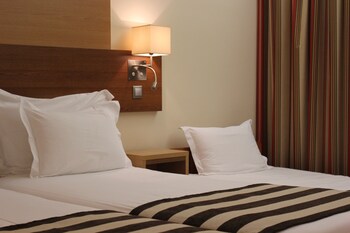 Family Room, 3 Twin Beds, Non Smoking (2 Adults + 1 Child up to 12 Years Old)