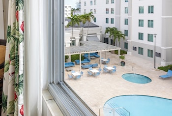 Room, 1 King Bed, Pool View