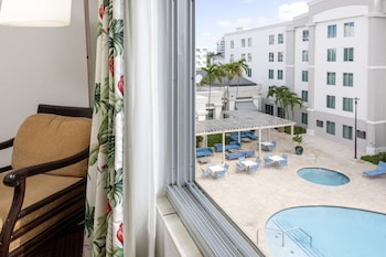 Room, 1 King Bed, Pool View