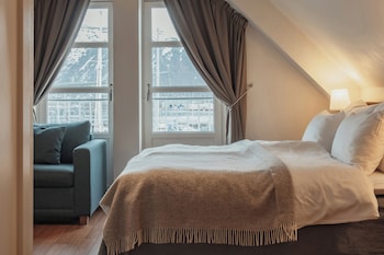 Family Room, 2 Twin Beds