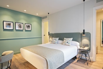 Superior Double Room, 1 Queen Bed, Courtyard View