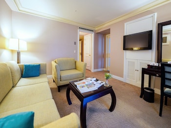 Plaza Suite Twin