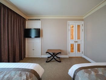 Plaza Suite Twin