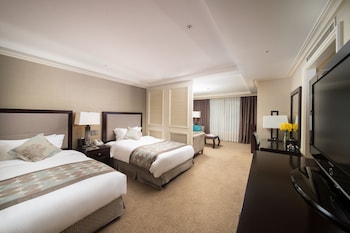 Plaza Suite Twin