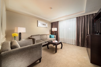 Plaza Suite Twin