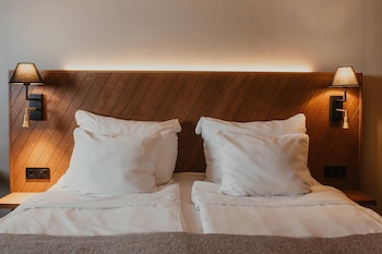 Double Room, No Windows (Compact)